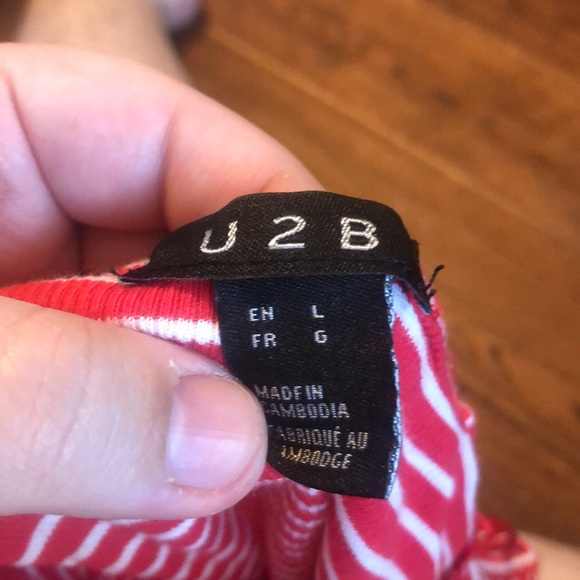 Red and white striped cropped tank top with rushing and tie in the front - Picture 6 of 6